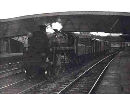 76113 at Larbert station